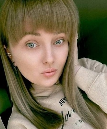 Я создана для того, чтобы исполнить все твои фантазии и желания. 💋
У меня широкий спектр услуг: классический секс, оральные ласки, эротический массаж. Также я могу стать твоей идеальной компаньонкой на различных мероприятиях и деловых встречах. Все, что ты выберешь, будет исполнено с максимальной страстью и индивидуальным подходом.
Мои клиенты говорят, что встречи со мной оставляют незабываемые впечатления. Доверься моим нежным рукам и ощути настоящую страсть! У меня есть отличные отзывы, которые говорят сами за себя. 🌟
На моих фото ты можешь увидеть мою прекрасную фигуру и искорки страсти в глазах. Ты точно не останешься разочарован, увидев меня в реальности. 😍
Так что, живешь ли ты в Москве или просто находишься в гостях, приходи ко мне, и я окуну тебя в мир наслаждения и счастья. Я буду ждать тебя, чтобы сделать нашу встречу незабываемой. Позвони мне и давай сегодня же начнем наше приключение! 🌹💋 Юлия